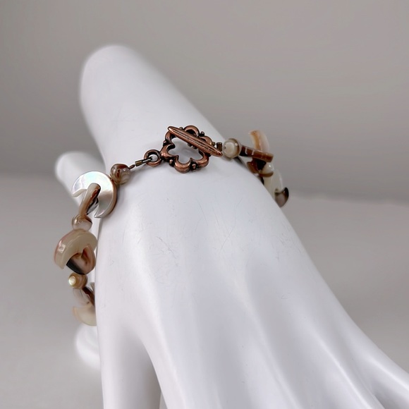 Newly Handmade Beaded Woman’s Bracelet with Shells and Moukite beads - Picture 4 of 5